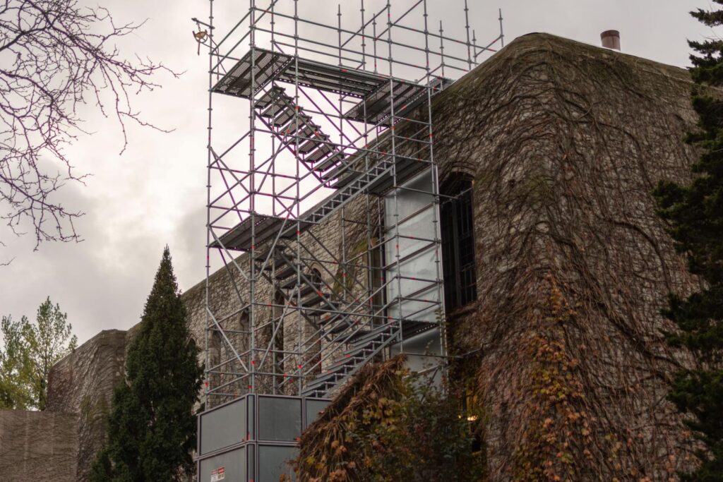 Deering Library undergoes roof repair