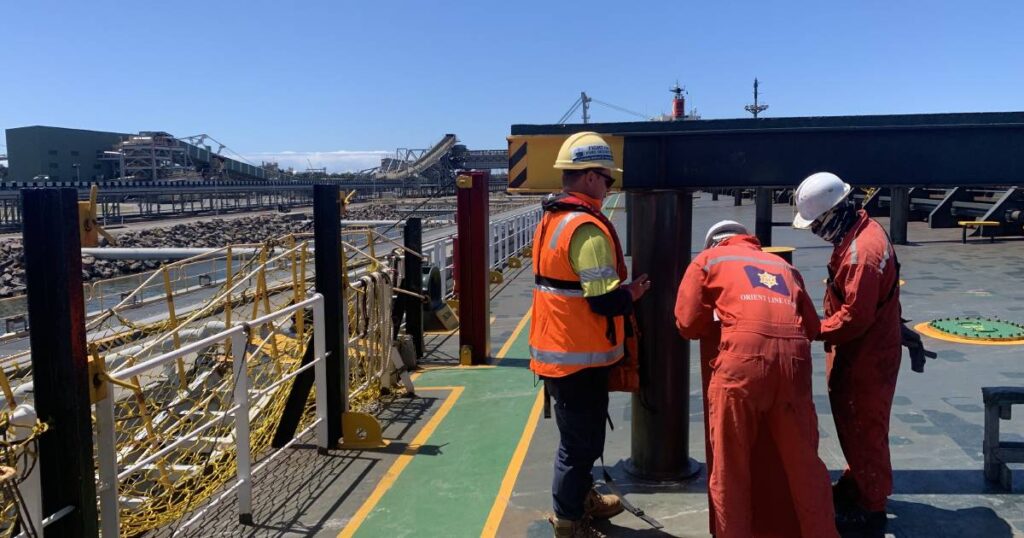 Impounded Newcastle coal ship released, banned from Australia