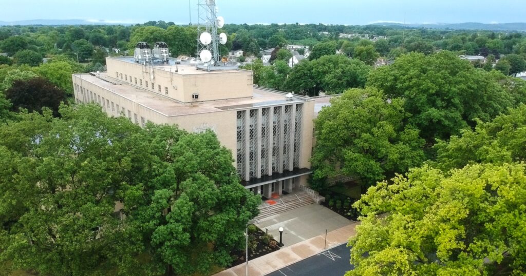 County contracts with Georgia firm for maintenance services at county prison