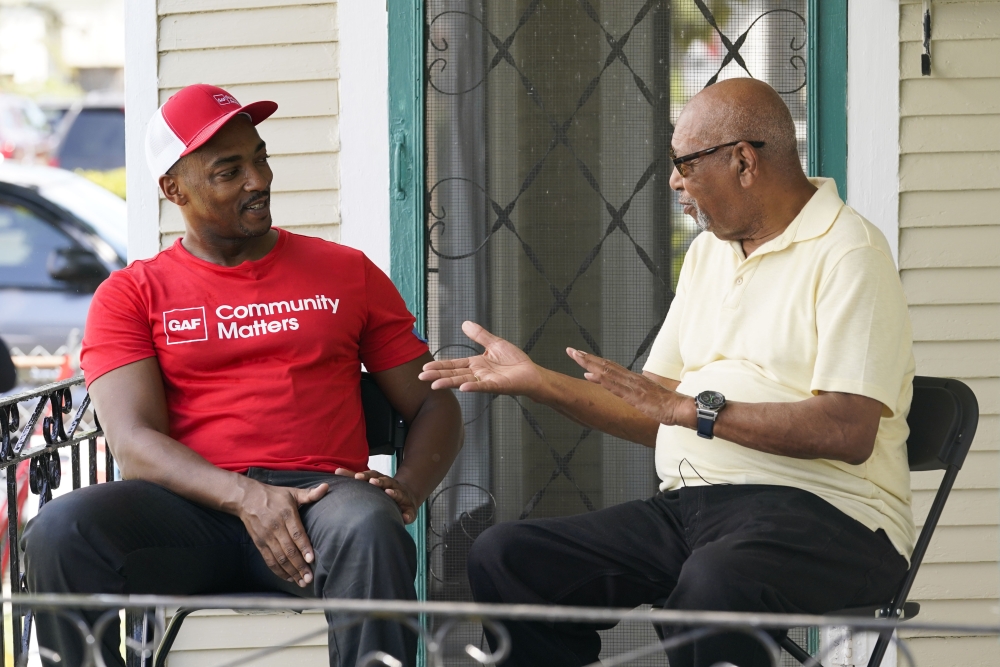 Back at old job, Marvel star Anthony Mackie lends a hand to New Orleans’ post-Ida roof repair effort