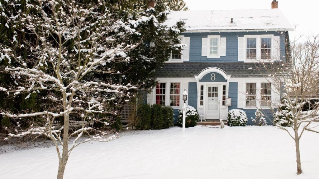 How to prepare a house for cold weather |