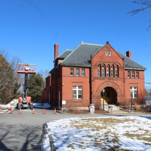 Monadnock Ledger-Transcript - Jaffrey library gets repairs to historic slate roof